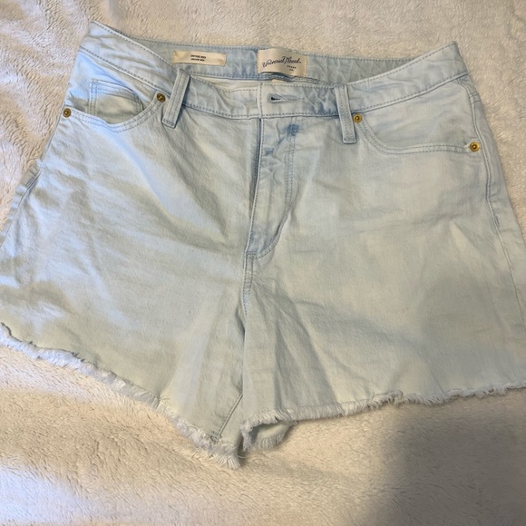 Universal thread Jean shorts - Picture 1 of 3